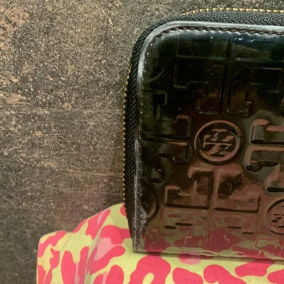 Authentic Tory Burch Wallet - Picture 5 of 8